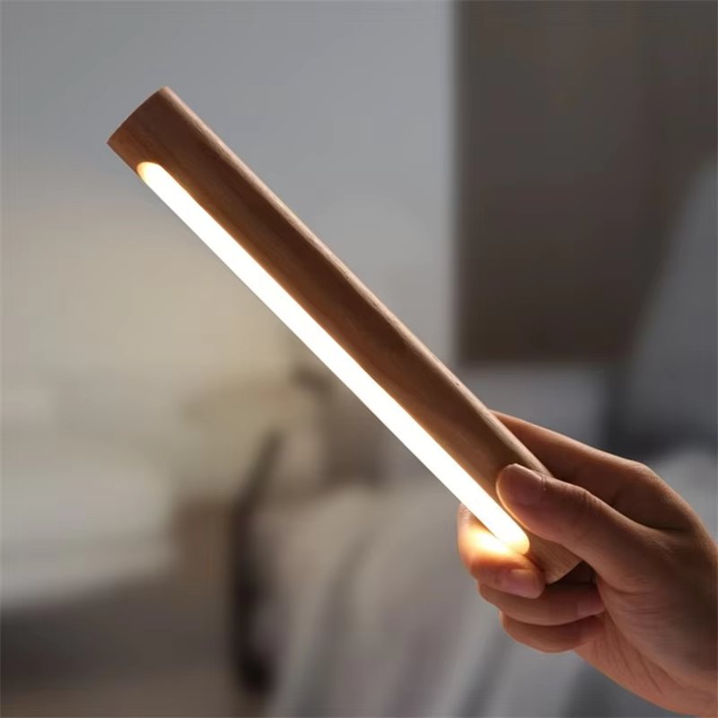 OakLume - Schlanke wiederaufladbare Wandlampe aus Holz