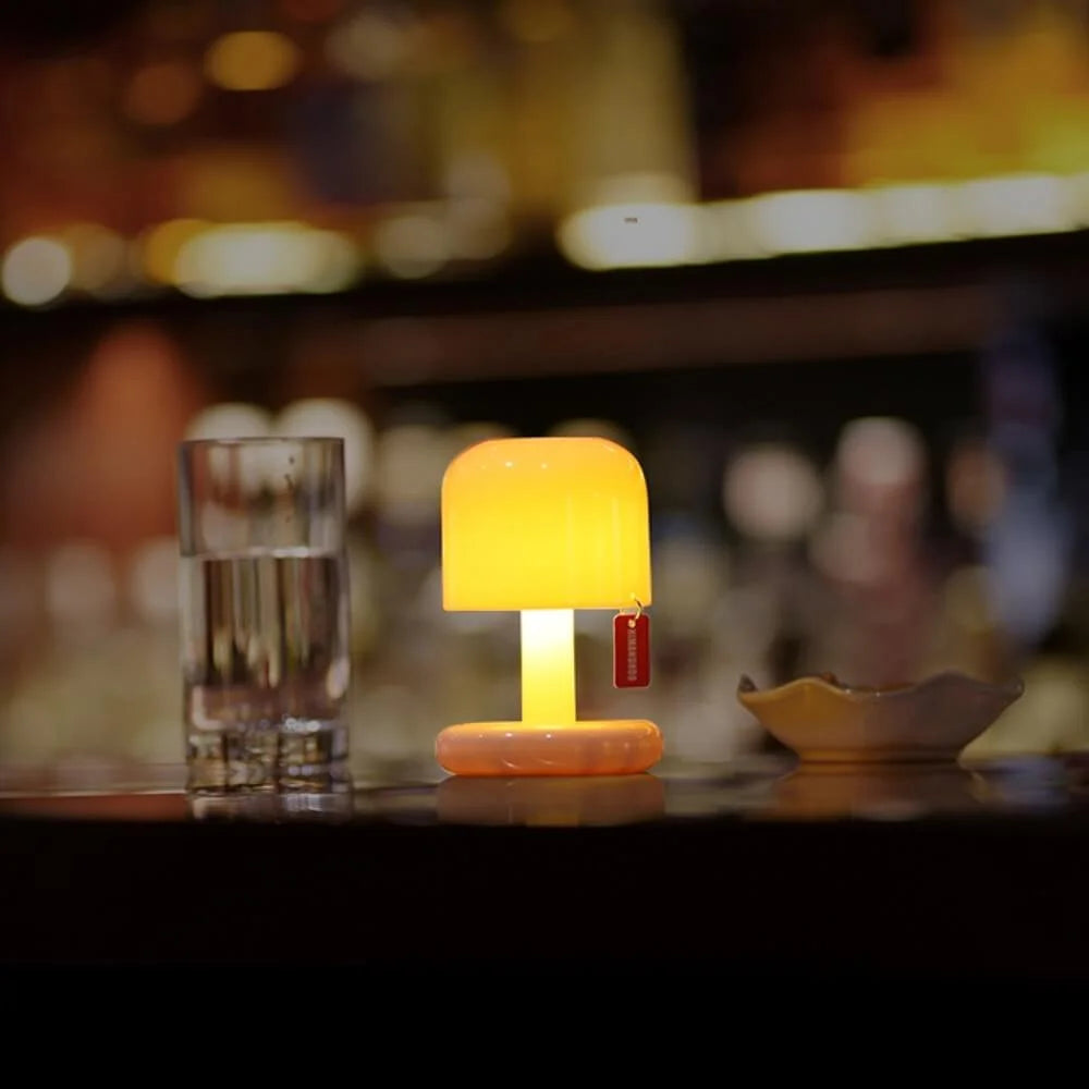 SunGlow – Moderne tragbare LED-Tischlampe wiederaufladbar Gold für Terrasse