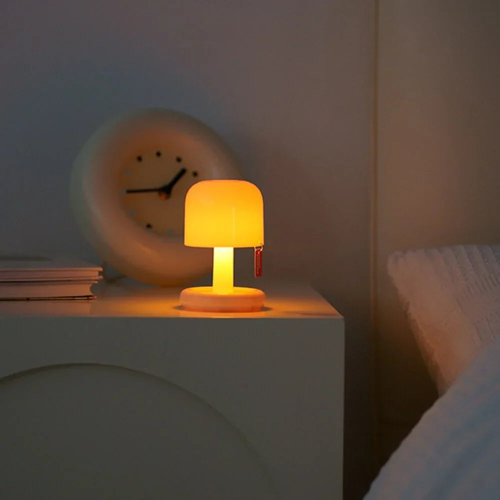 SunGlow – Moderne tragbare LED-Tischlampe wiederaufladbar Gold für Terrasse