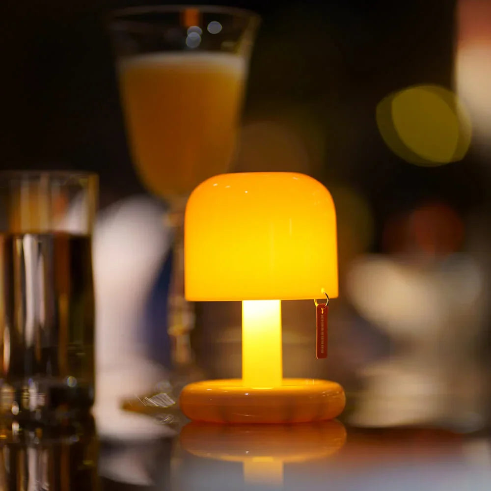 SunGlow – Moderne tragbare LED-Tischlampe wiederaufladbar Gold für Terrasse