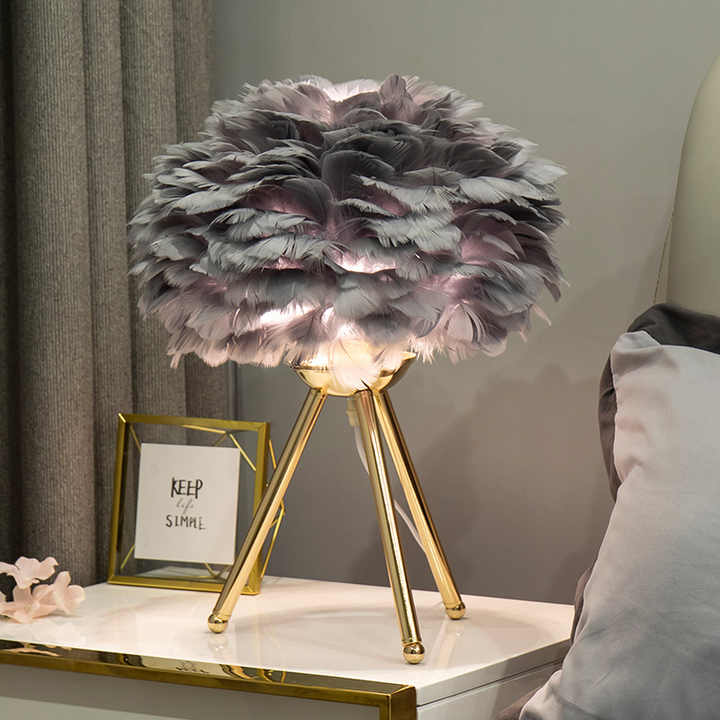 Missfeather Elegante dimmbare Tischleuchte – Federn Weiß Schlafzimmer