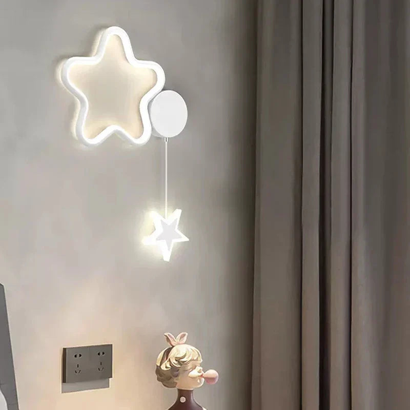 StellarGlow - LED-Wandleuchte mit Sternen und Mond - Bezaubernde Beleuchtung für das Schlafzimmer