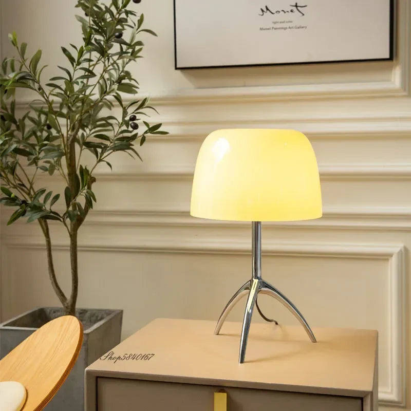 LumoDesk – Moderne LED-Schreibtischlampe mit Stativ Schwarz Büro
