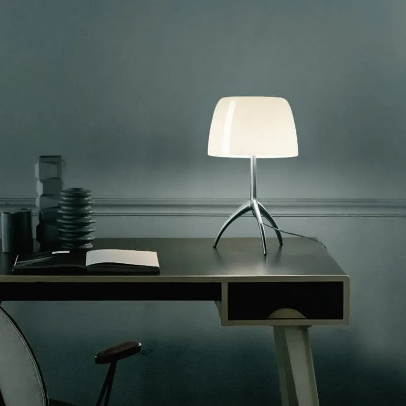 LumoDesk – Moderne LED-Schreibtischlampe mit Stativ Schwarz Büro