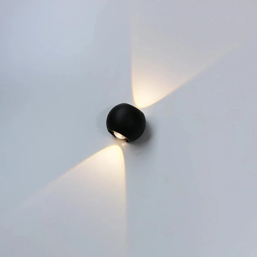 SolarBlaze - Energieeffiziente 6W Solarlampe zur Wandmontage - Wasserdicht für den Außenbereich
