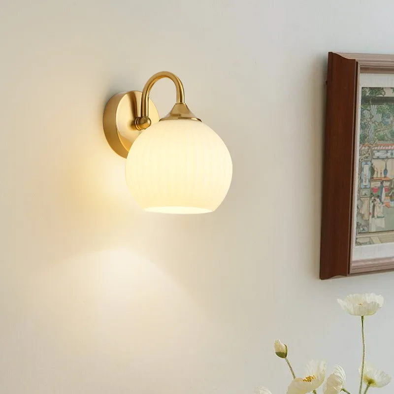 Eleganza LED-Wandleuchte - skandinavisches Design mit Glaslampenschirm