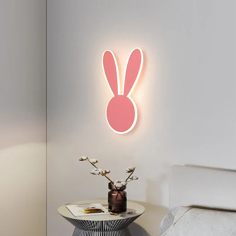RabbitGlow - LED-Wandleuchte in rosa Hasenform für das Spielzimmer