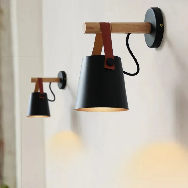 SkandiShine - LED-Wandleuchte mit Holz & Leder