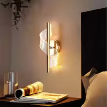 Lumiara Elegante Wandleuchte mit Glaskandelaber – Kristallklar Wohnzimmer