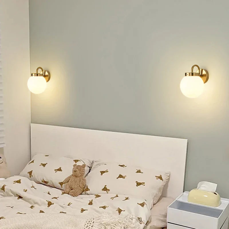 Eleganza LED-Wandleuchte - skandinavisches Design mit Glaslampenschirm