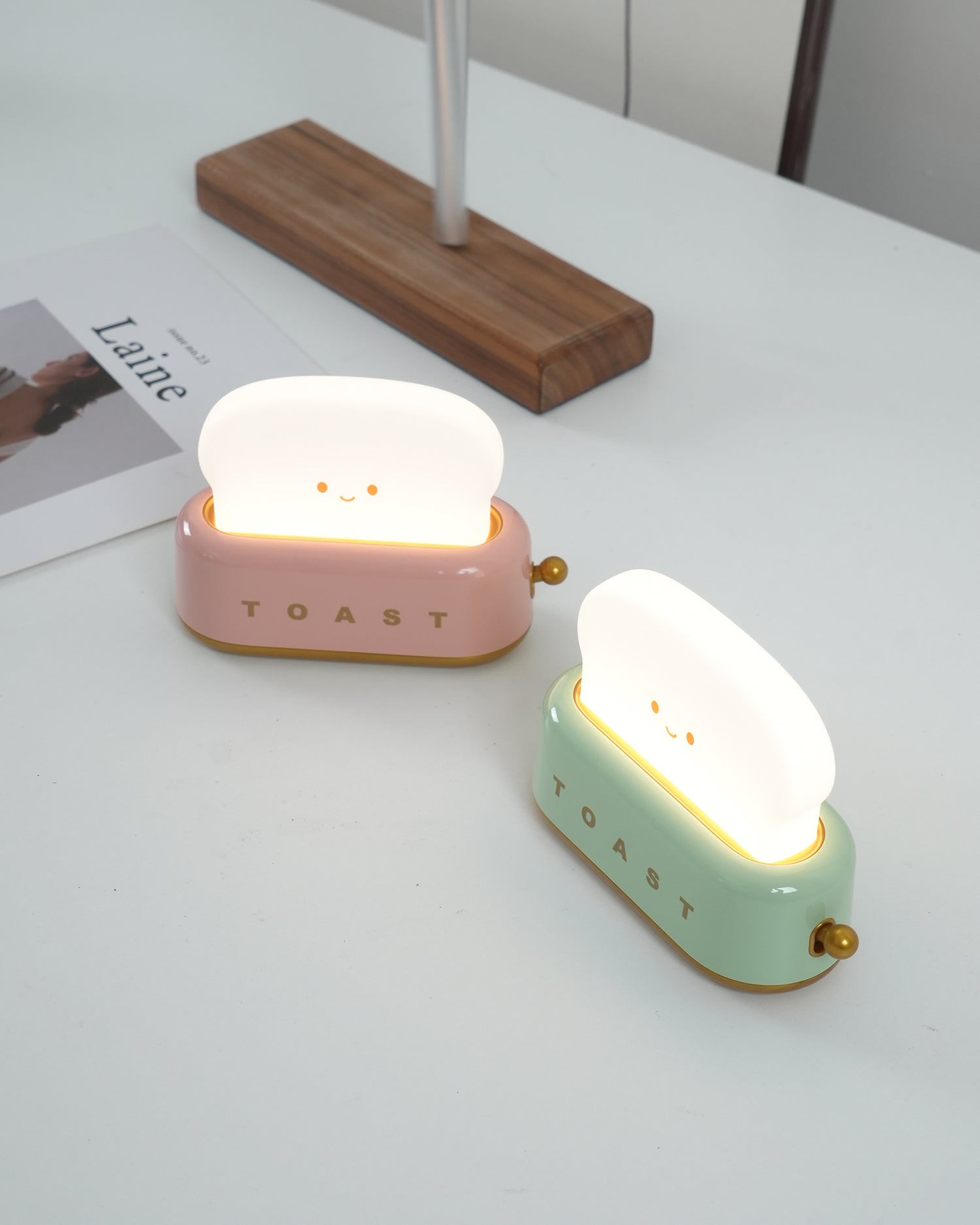 GlowToast Modern LED Tischlampe – Akku Weiß Terrasse