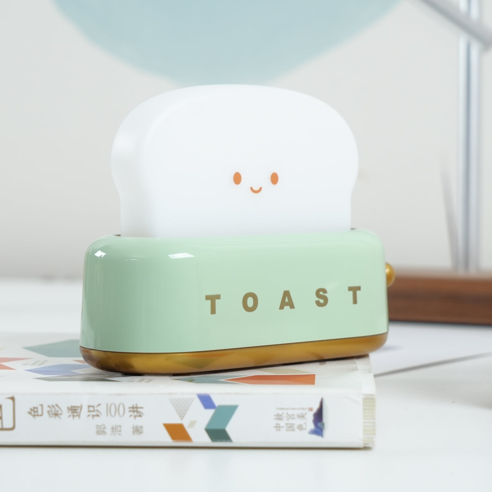 GlowToast Modern LED Tischlampe – Akku Weiß Terrasse