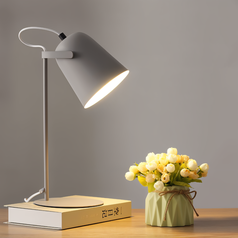 Moderne Rotierende Tischlampe – Augenfreundliches Licht für Arbeit & Entspannung