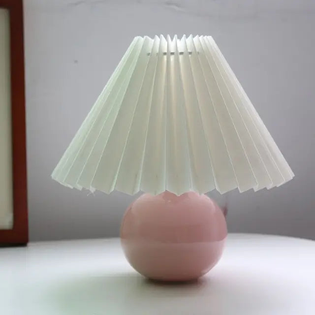VintageLuxe – Retro Tischlampe mit Faltenlampenschirm Creme Wohnzimmer