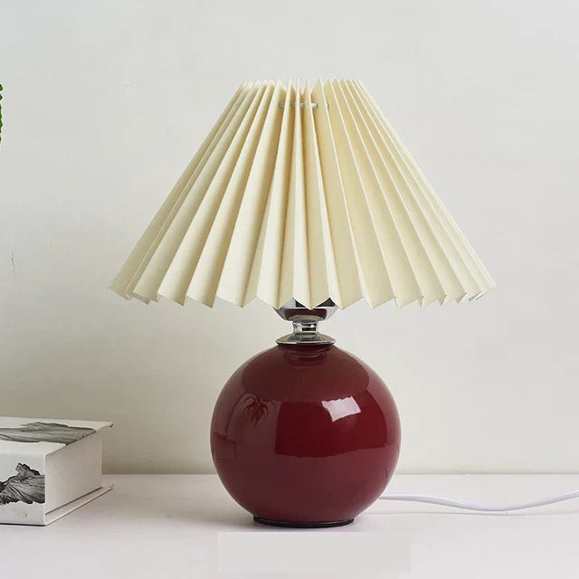 VintageLuxe – Retro Tischlampe mit Faltenlampenschirm Creme Wohnzimmer