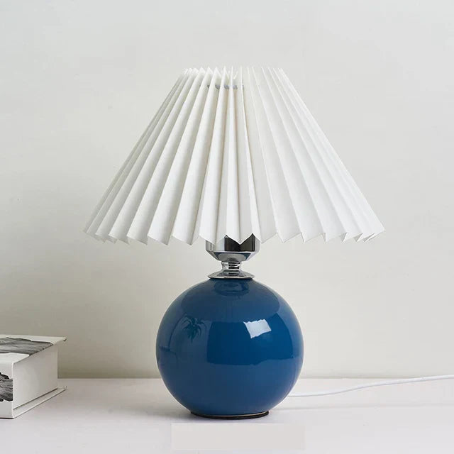 VintageLuxe – Retro Tischlampe mit Faltenlampenschirm Creme Wohnzimmer