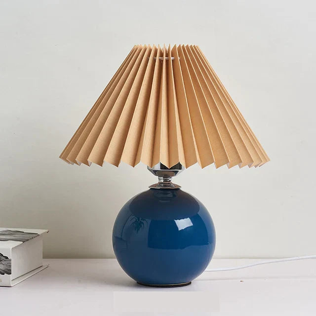 VintageLuxe – Retro Tischlampe mit Faltenlampenschirm Creme Wohnzimmer