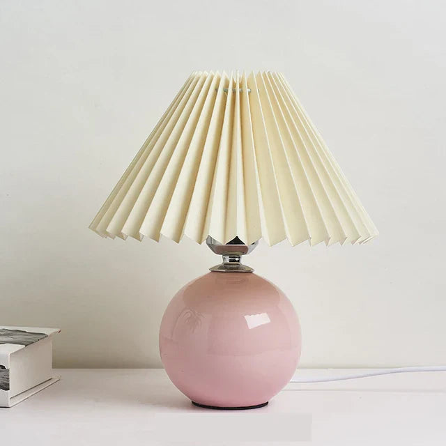 VintageLuxe – Retro Tischlampe mit Faltenlampenschirm Creme Wohnzimmer