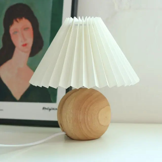 VintageLuxe – Retro Tischlampe mit Faltenlampenschirm Creme Wohnzimmer