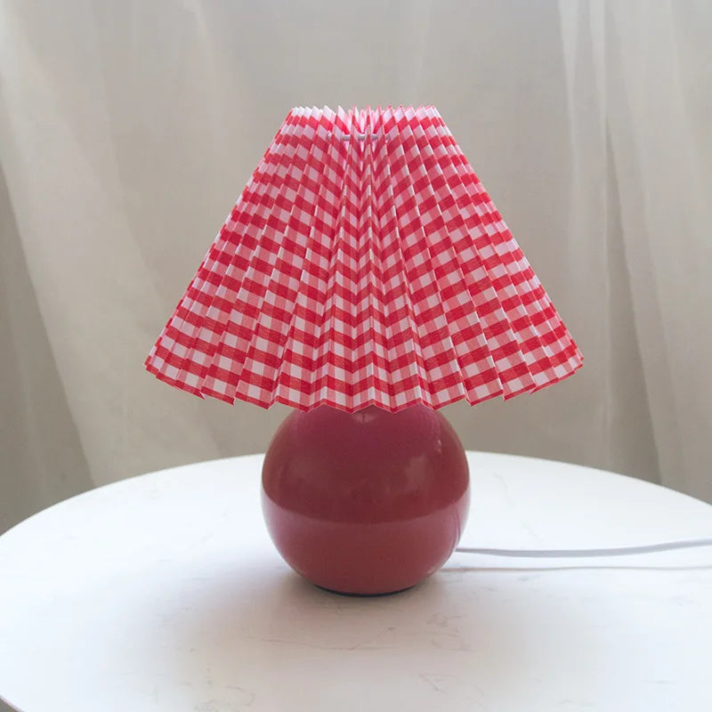 VintageLuxe – Retro Tischlampe mit Faltenlampenschirm Creme Wohnzimmer