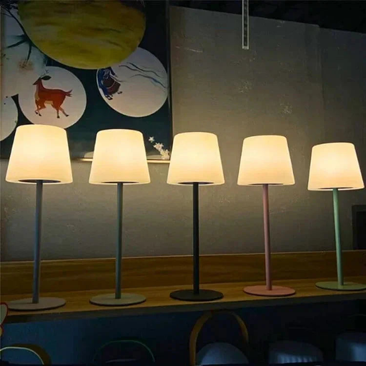 LumoGlow LED Tischlampe – Kabellos, modern, dimmbar, weiß, für Terrasse & Garten