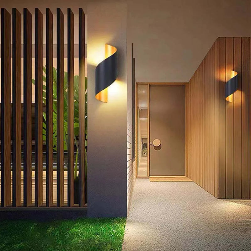 VernoSpiral LED-Wandleuchte – Spiraldesign aus Metall in Schwarz & Weiß