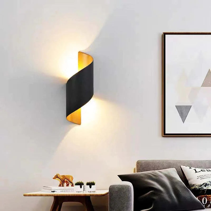 VernoSpiral LED-Wandleuchte – Spiraldesign aus Metall in Schwarz & Weiß