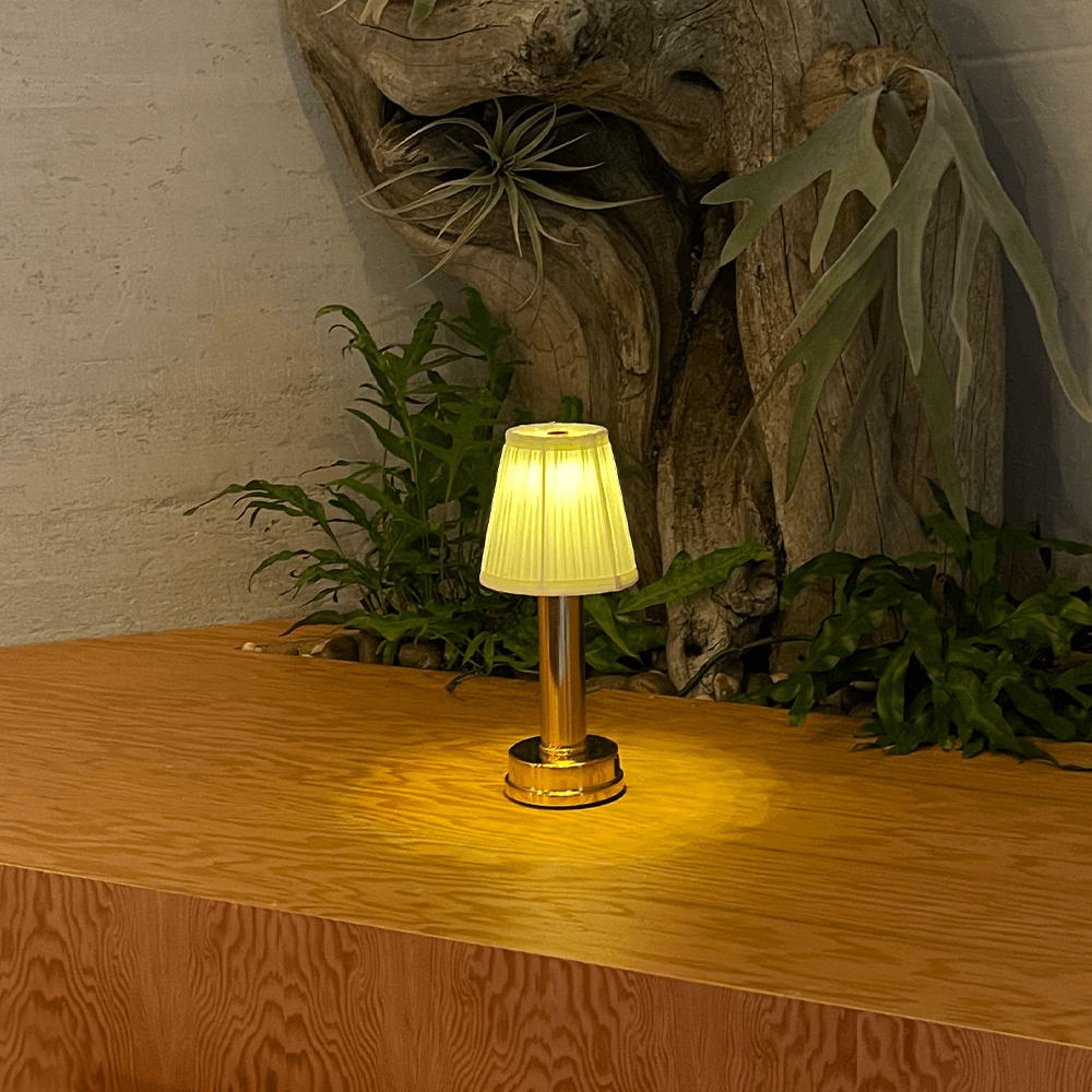 SoftAura - Premium LED-Tischlampe aus Stoff