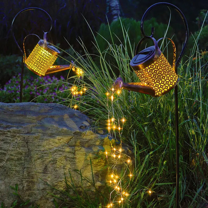 EnchantaCan - Solar-Watering Can mit Mystischem Leuchten