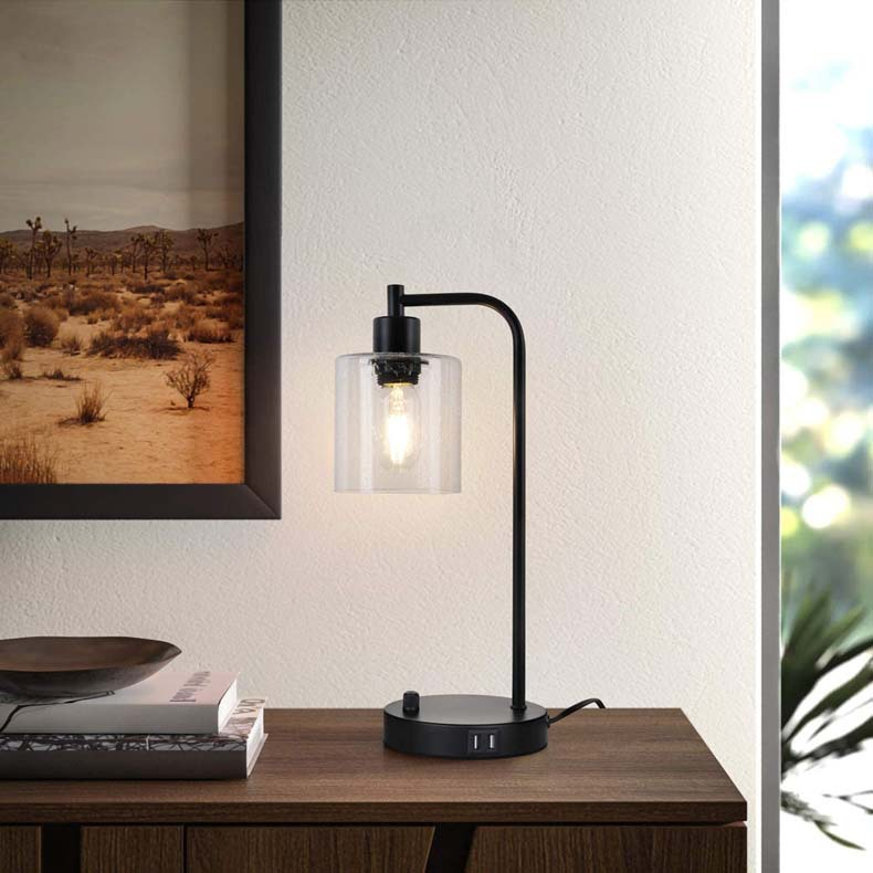 IndustriGlow - Industrielle Tischleuchte mit USB-Anschlüssen und dimmbarer Beleuchtung