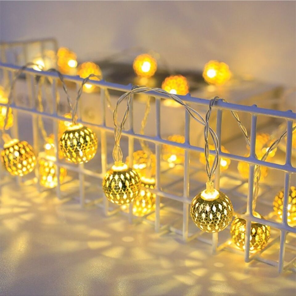 LumoMarrakesh Lichterkette Marokkanisch Metall Kugeln für Terrasse