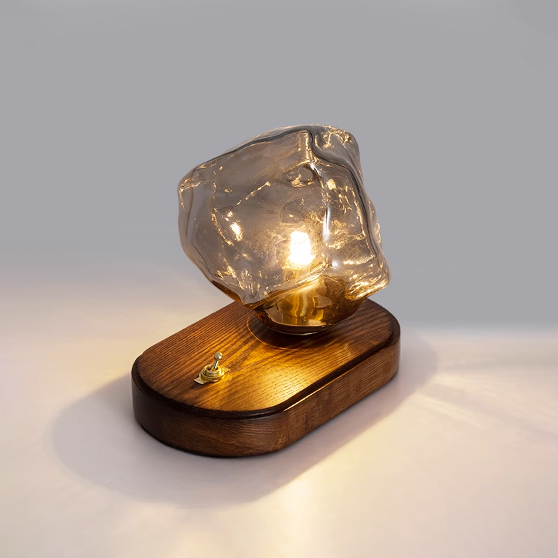 GlasAura – Edle Tischlampe aus satiniertem Glas für Wohnzimmer
