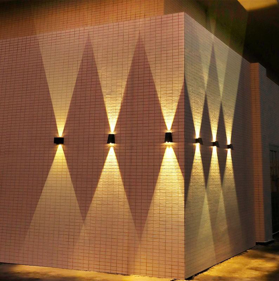 SolarGlow – Moderne LED-Solar-Wandleuchte Schwarz für Garten & Terrasse