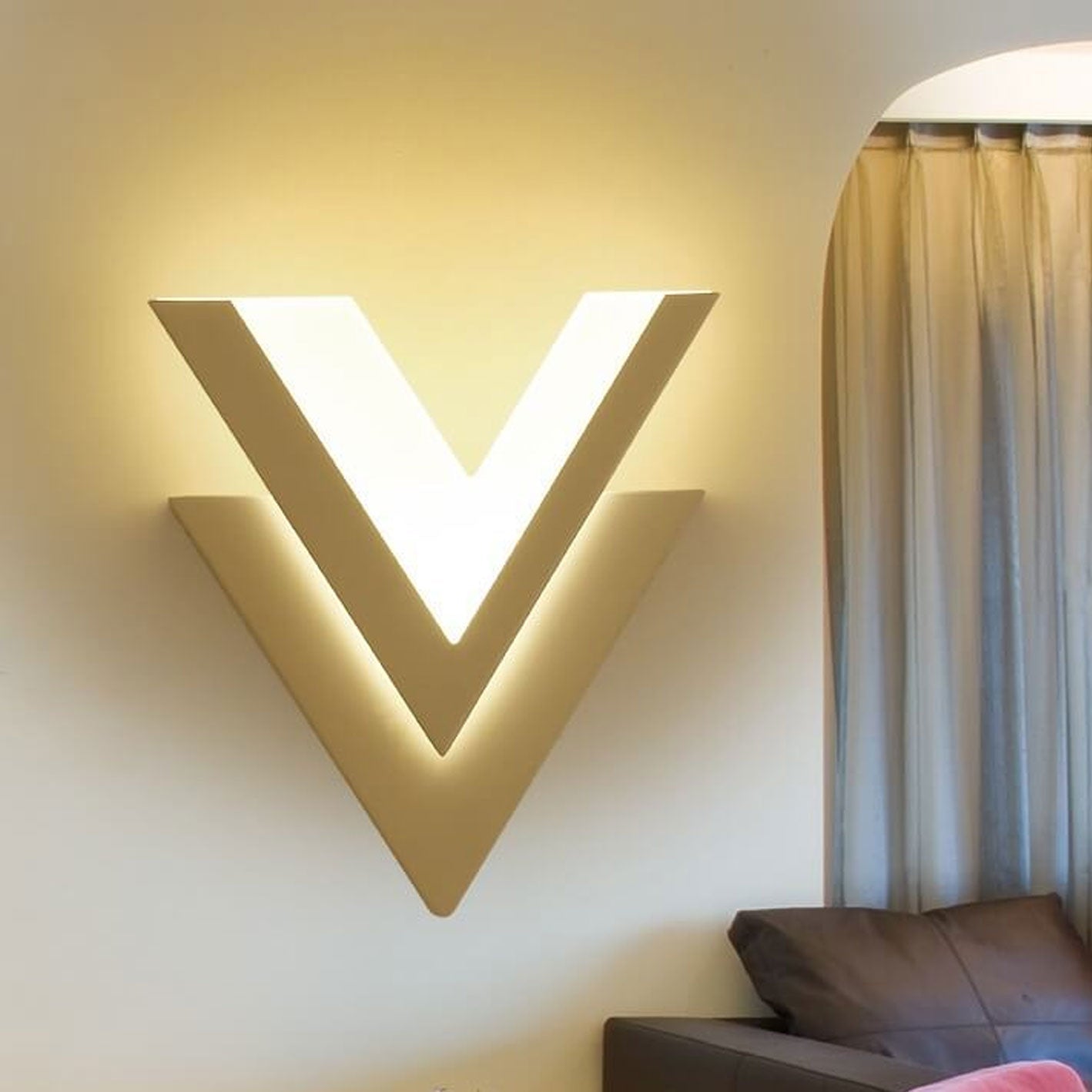 V-Lume - Moderne V-förmige LED-Wandleuchte