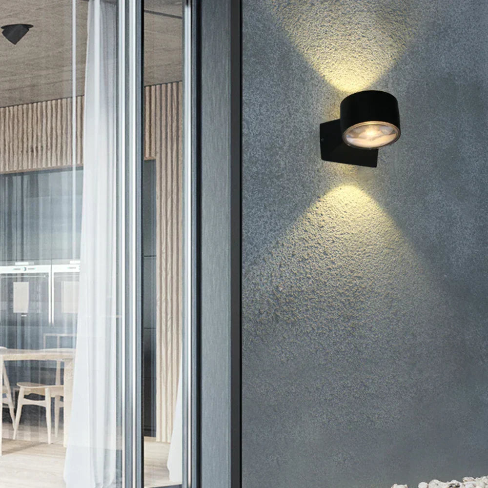 AquaLux – Stilvolle und Wasserfeste Gartenlampe aus Aluminium