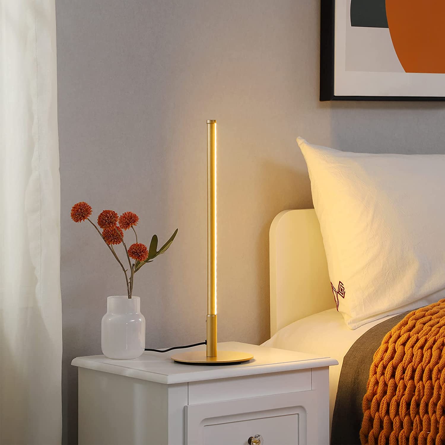 LustrousGold - Elegante goldene LED-Tischlampe