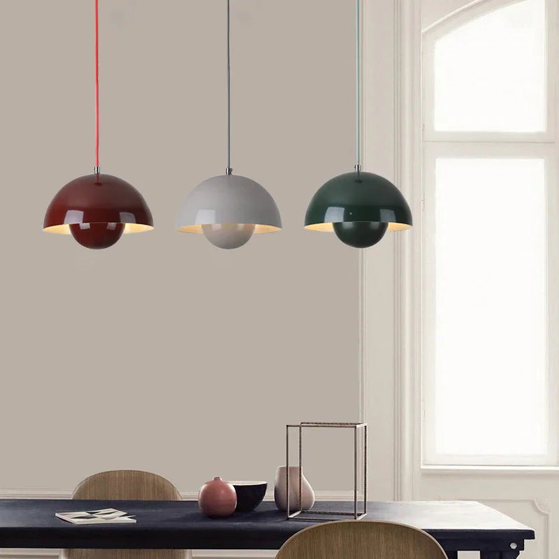 Prismalux I Halbrunde Metallpendelleuchte mit LED-Beleuchtung