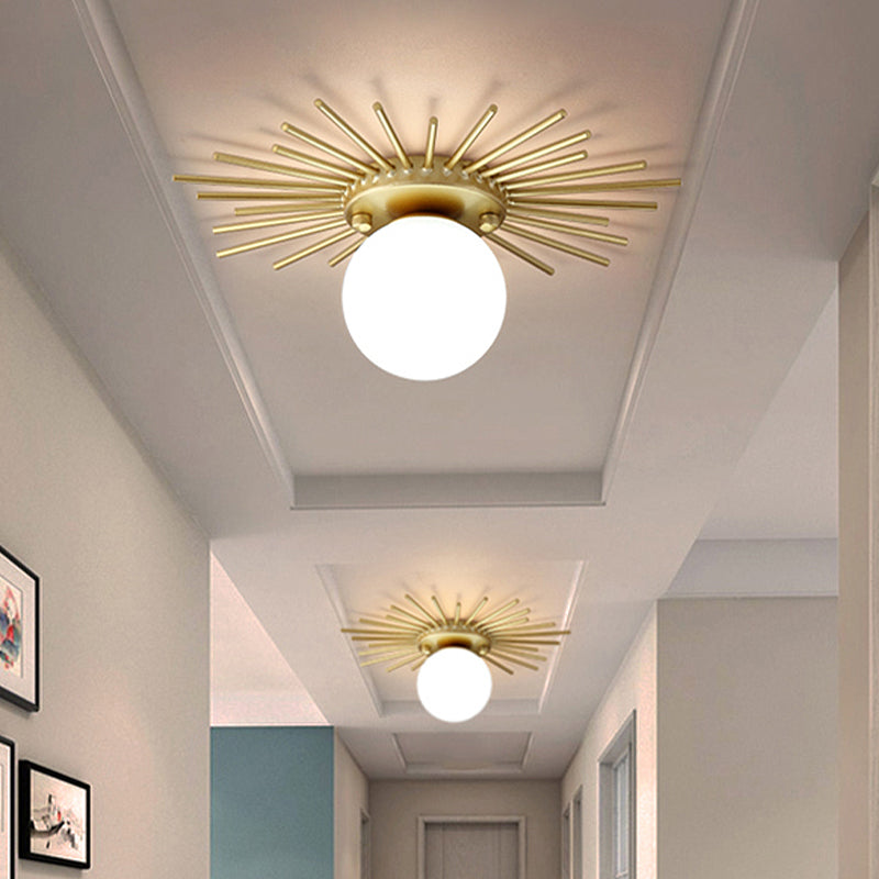 OpalGlint - Goldene Deckenleuchte mit mattiertem Glas