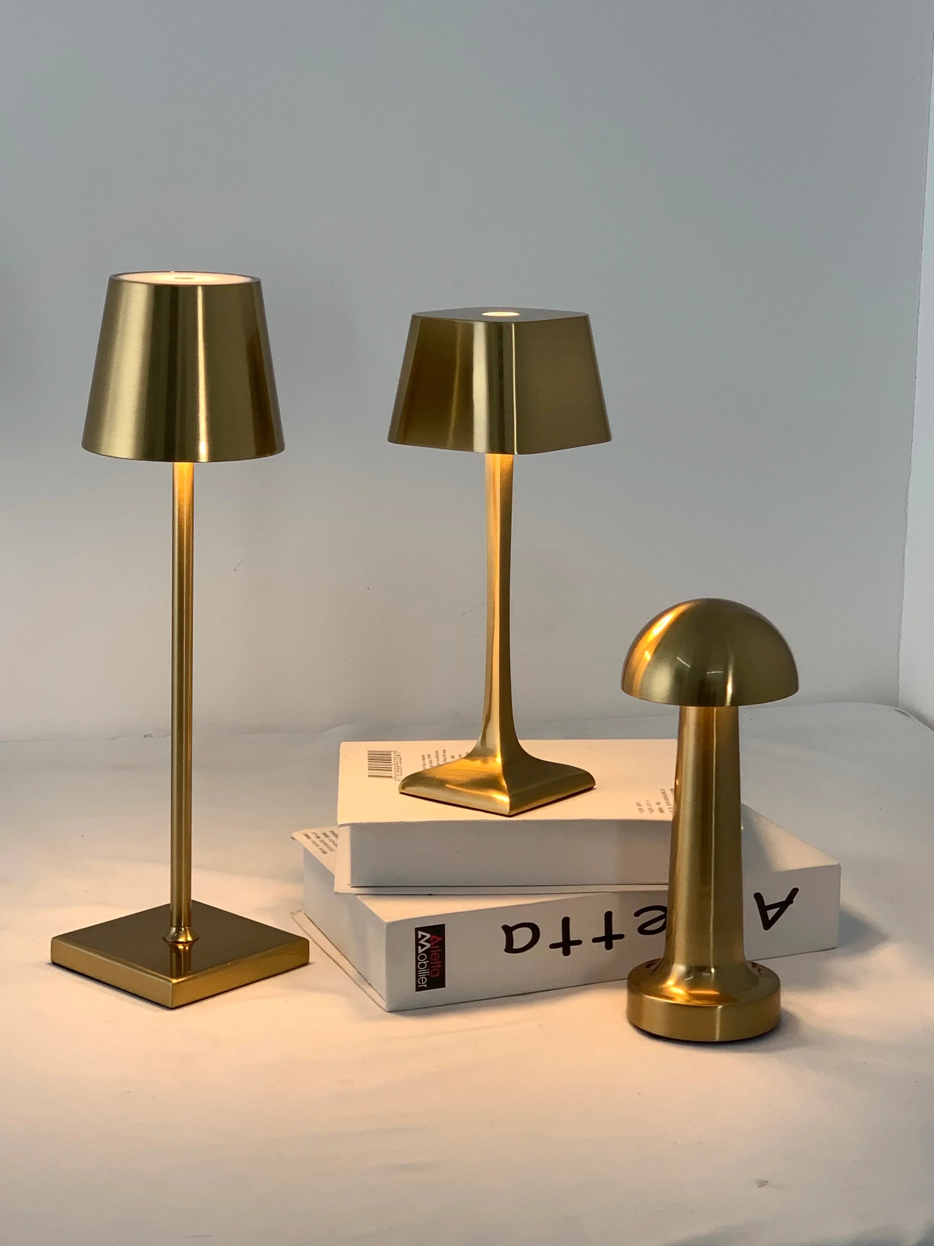 GlanzQuadro – Moderne LED-Tischlampe USB Schwarz Büro
