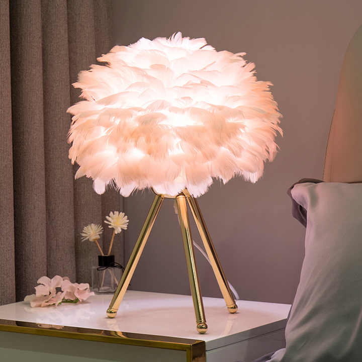 Missfeather Elegante dimmbare Tischleuchte – Federn Weiß Schlafzimmer
