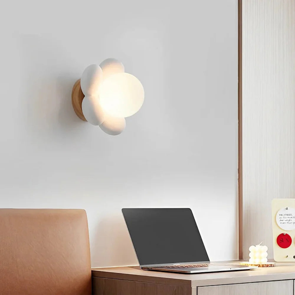 FloraLux – Moderne Blumen-Wandleuchte LED cremefarben fürs Wohnzimmer