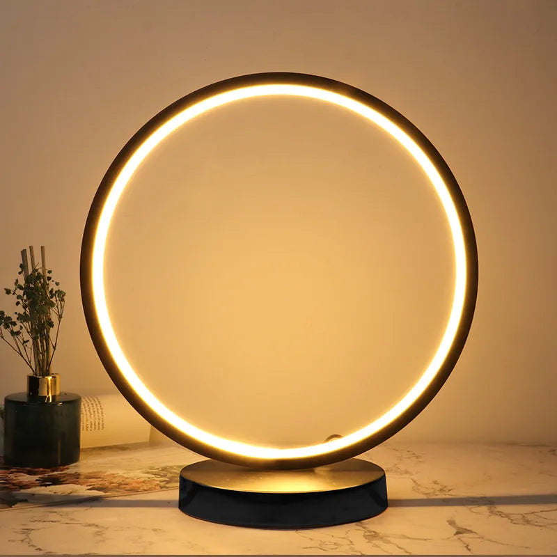 FleurHalo - Luxuriöse Beistelltischlampe mit Gold- und Weiß-Finish