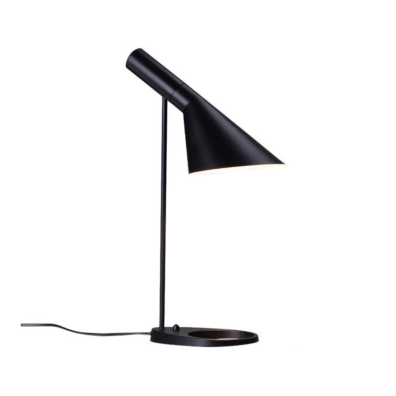 LumoLinea – Moderne LED-Tischlampe mit schlichtem Design in Weiß