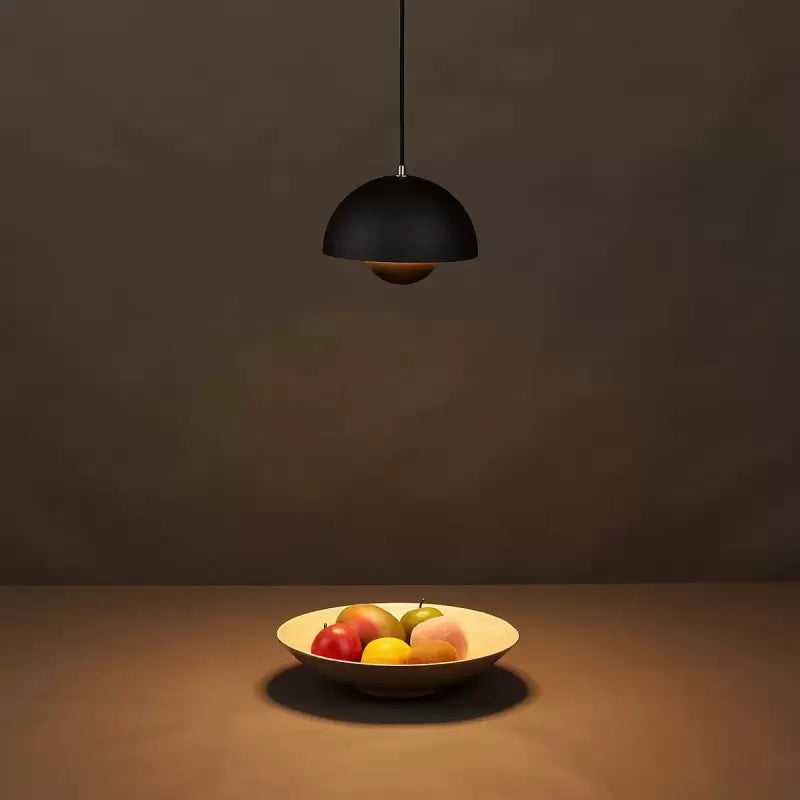 Prismalux I Halbrunde Metallpendelleuchte mit LED-Beleuchtung