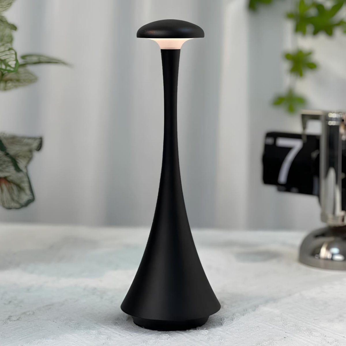 LumoSpire Design-Tischlampe LED Modern Dimmbar Schwarz für Wohnzimmer