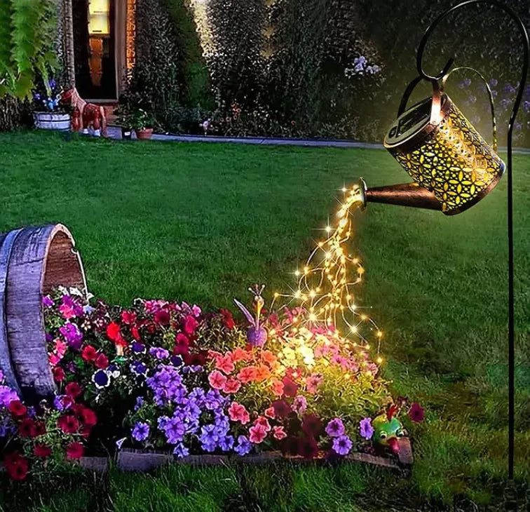 EnchantaCan - Solar-Watering Can mit Mystischem Leuchten