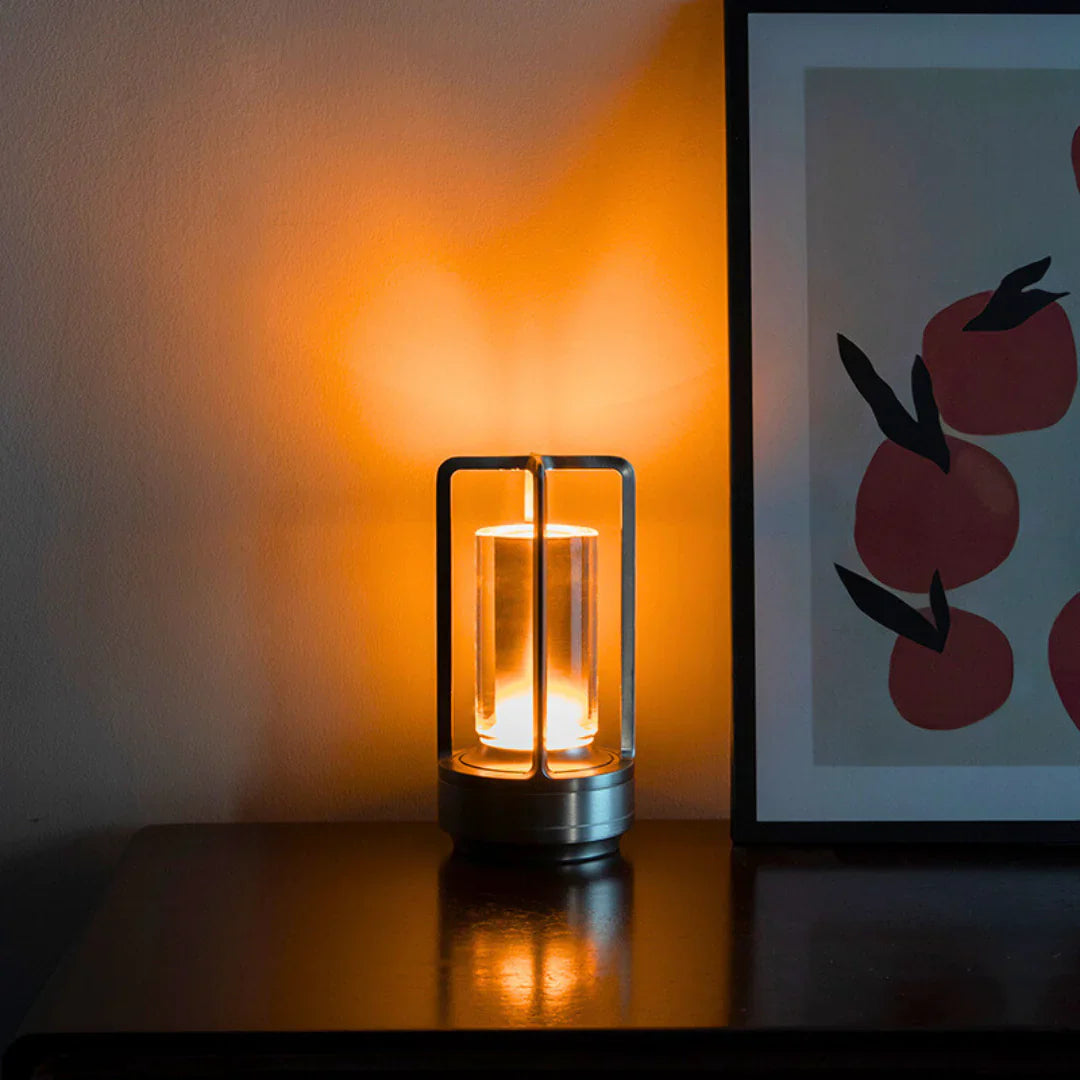 LumiGlow | Dimmbare Tischlampe mit handpoliertem Kristallglas