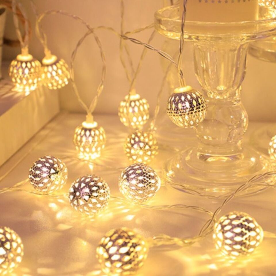 LumoMarrakesh Lichterkette Marokkanisch Metall Kugeln für Terrasse