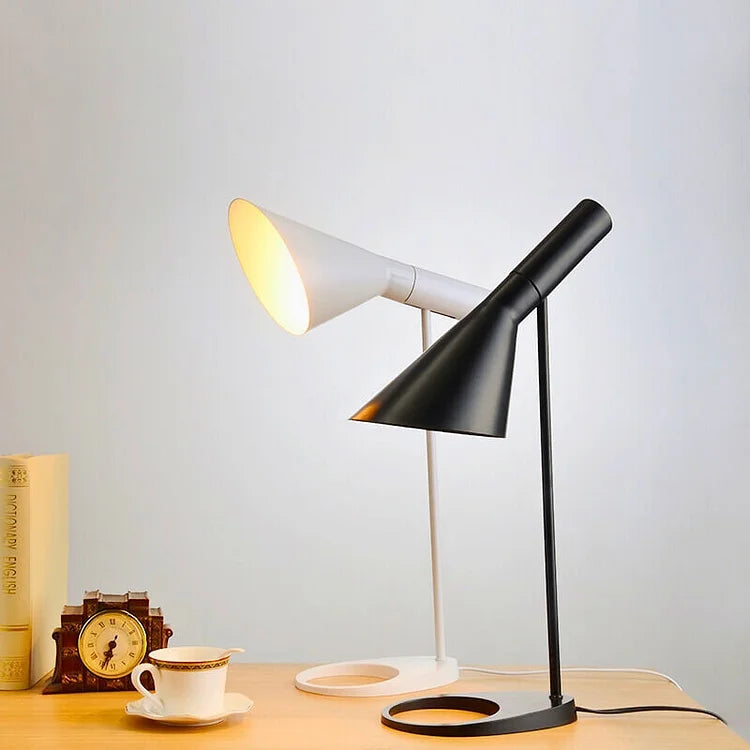 LumoLinea – Moderne LED-Tischlampe mit schlichtem Design in Weiß